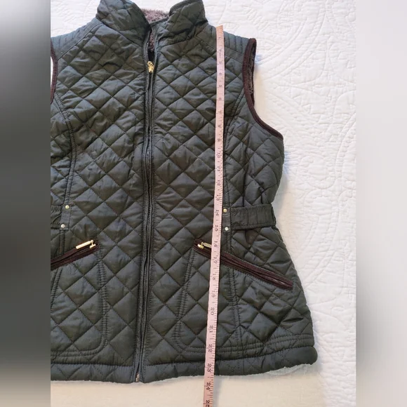 Weatherproof fur lined vest. - Picture 3 of 12
